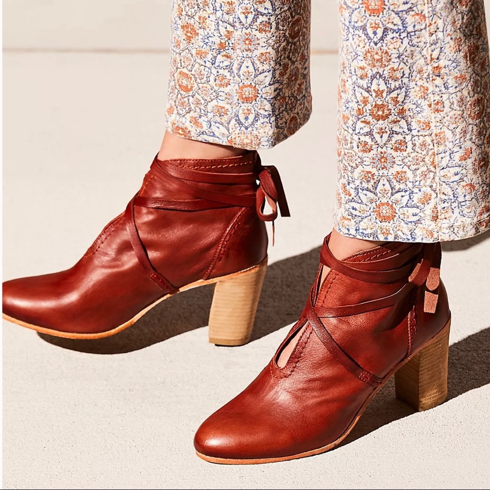 Free People Wrap Around Heeled Boot Sz 38 (US 7 1/2)
